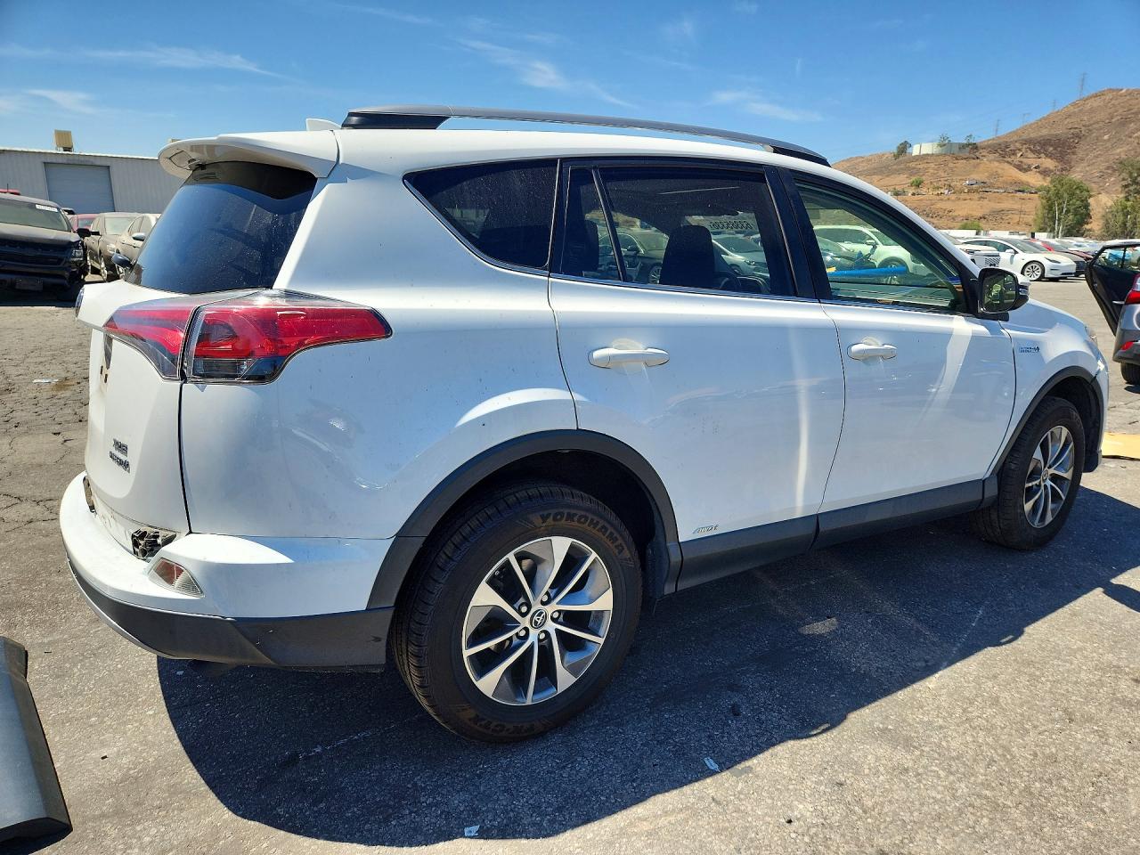 2018 TOYOTA RAV4 HYBRID XLE — снимка 3