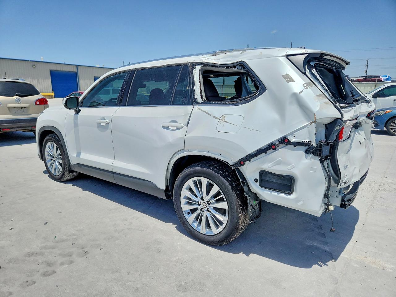 2026 TOYOTA GRAND HIGHLANDER PLATINUM — снимка 2
