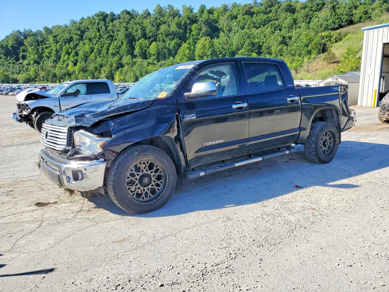 2017 TOYOTA TUNDRA CREWMAX LIMITED