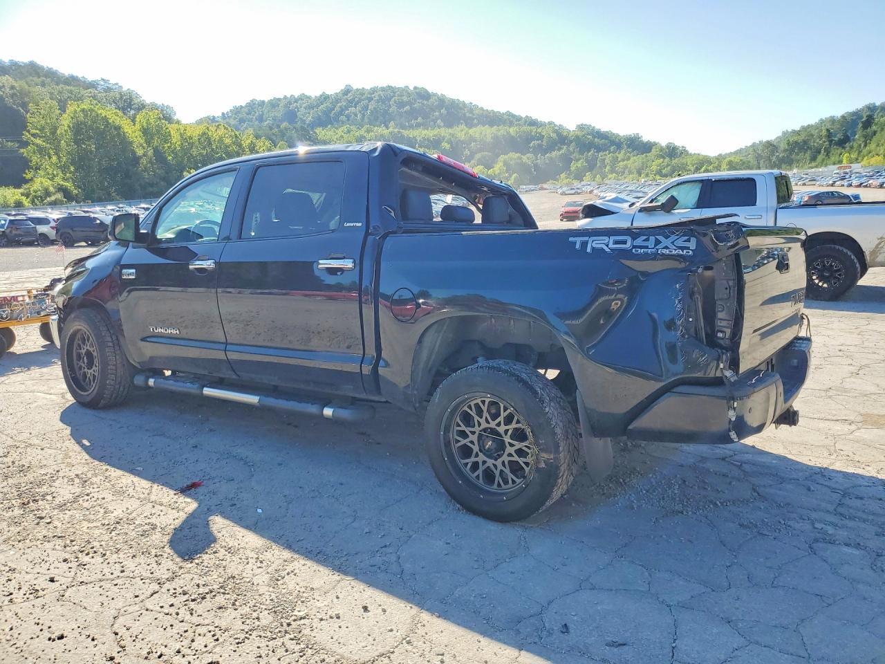 2017 TOYOTA TUNDRA CREWMAX LIMITED — снимка 2