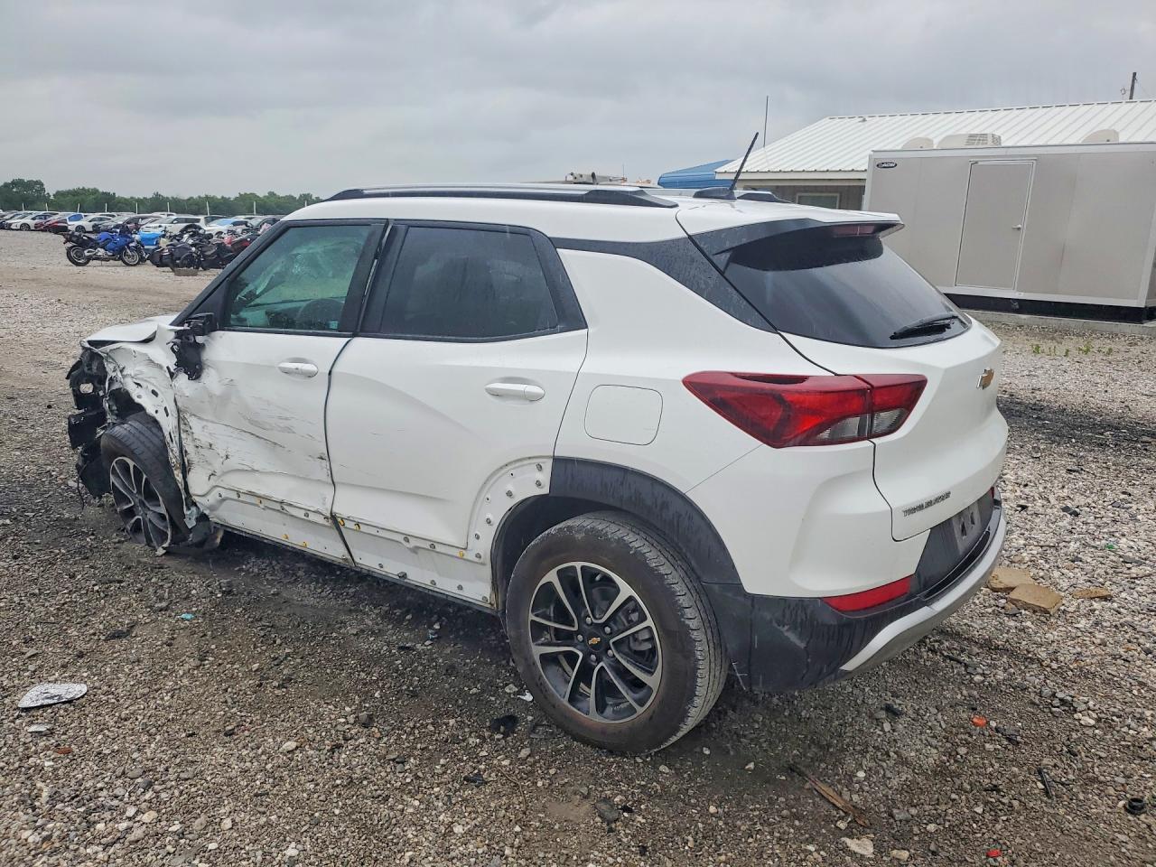 2024 CHEVROLET TRAIL BLAZER 330 — снимка 2