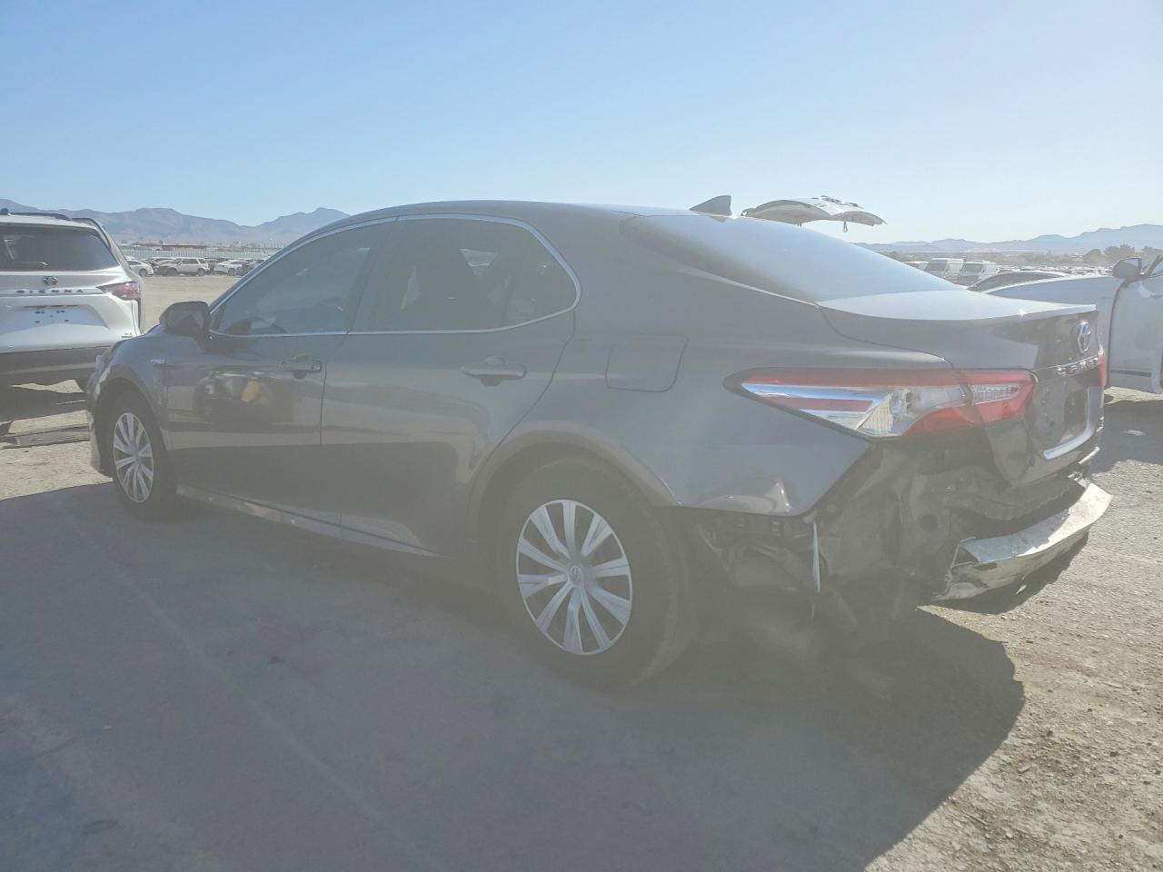 2020 TOYOTA CAMRY LE — снимка 2