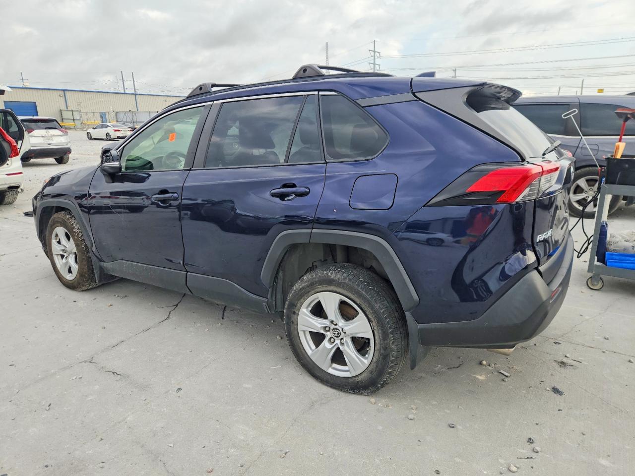 2019 TOYOTA RAV4 XLE — снимка 2