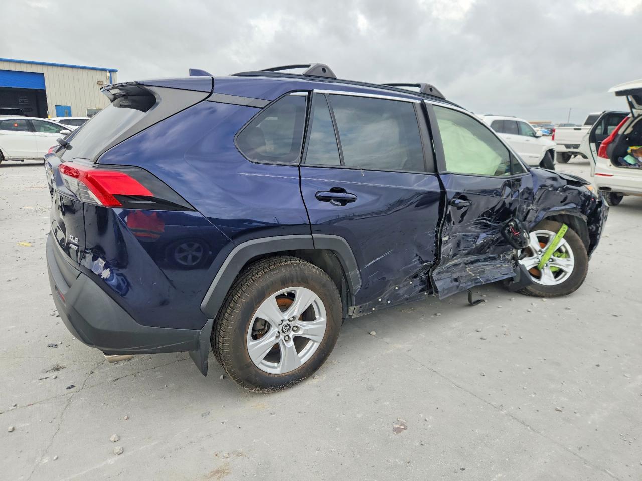 2019 TOYOTA RAV4 XLE — снимка 3