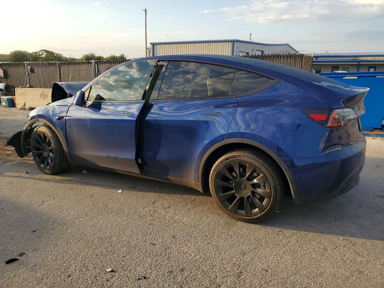 2024 TESLA MODEL Y — снимка 2