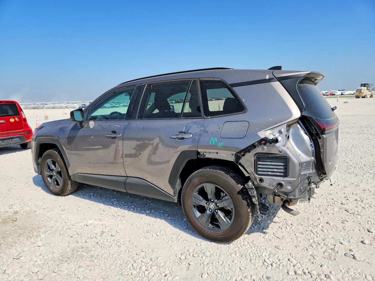 2026 TOYOTA RAV4 LE — снимка 2