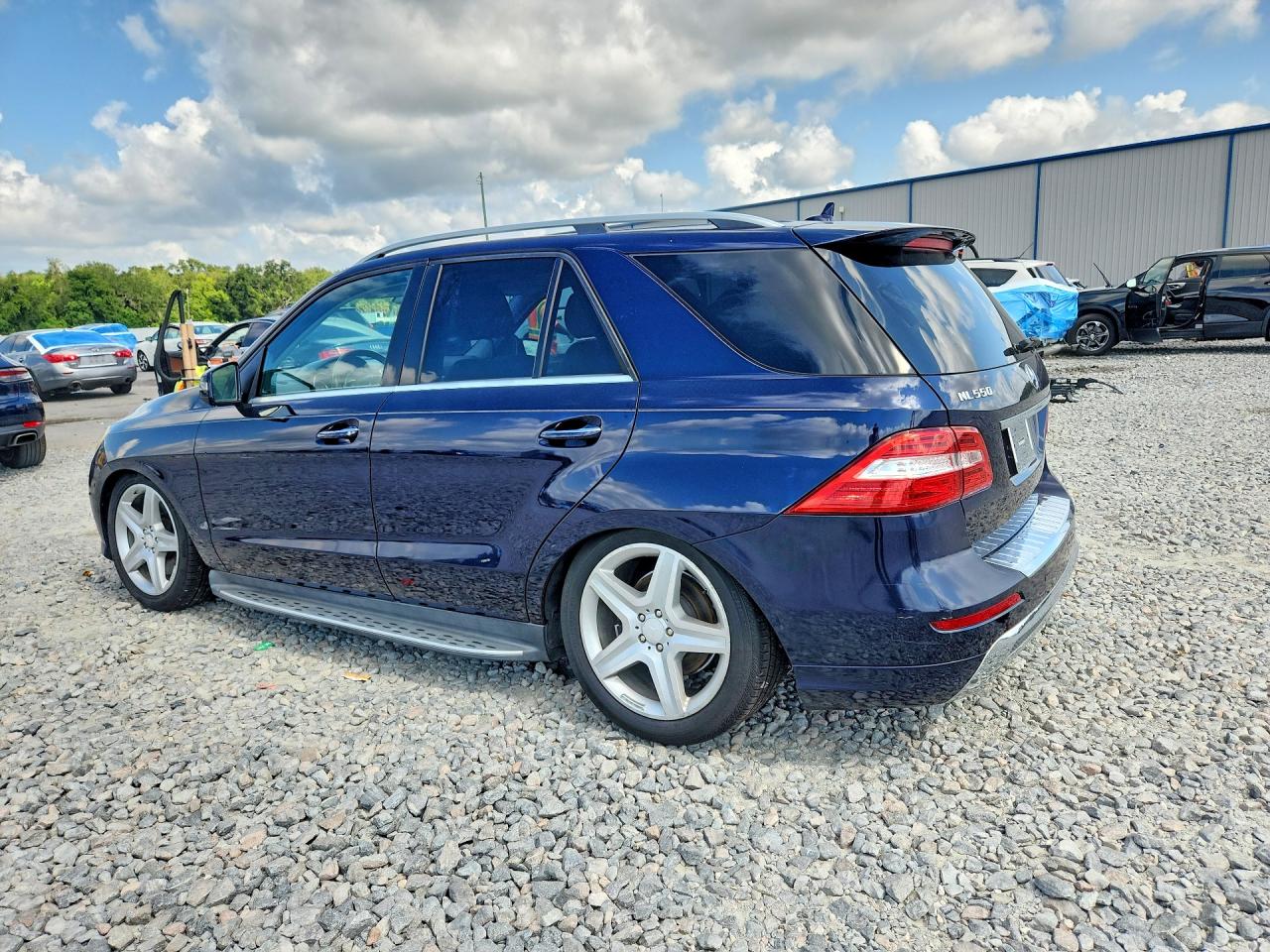 2013 MERCEDES-BENZ ML 550 4MATIC — снимка 2