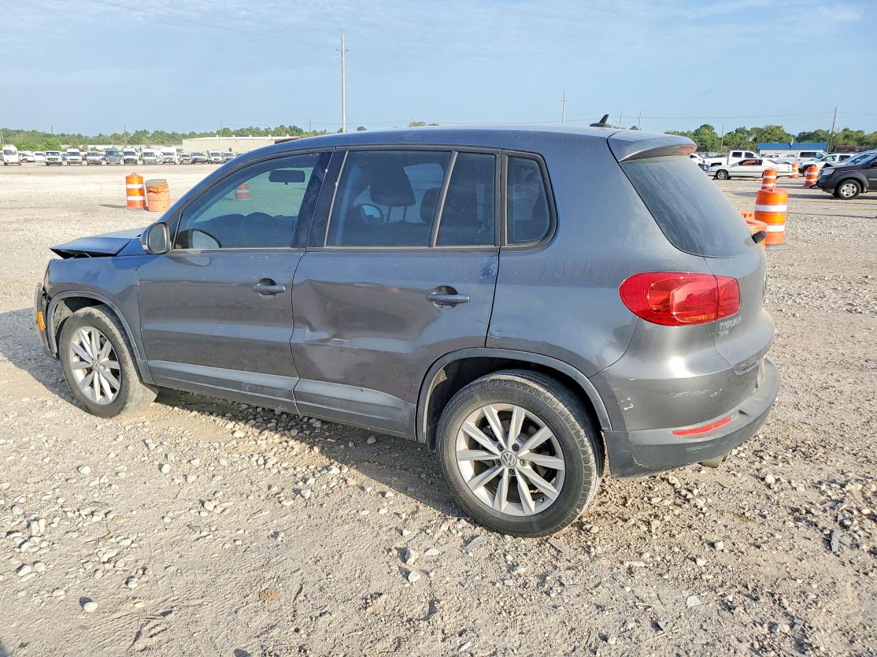 2017 VOLKSWAGEN TIGUAN S — снимка 2