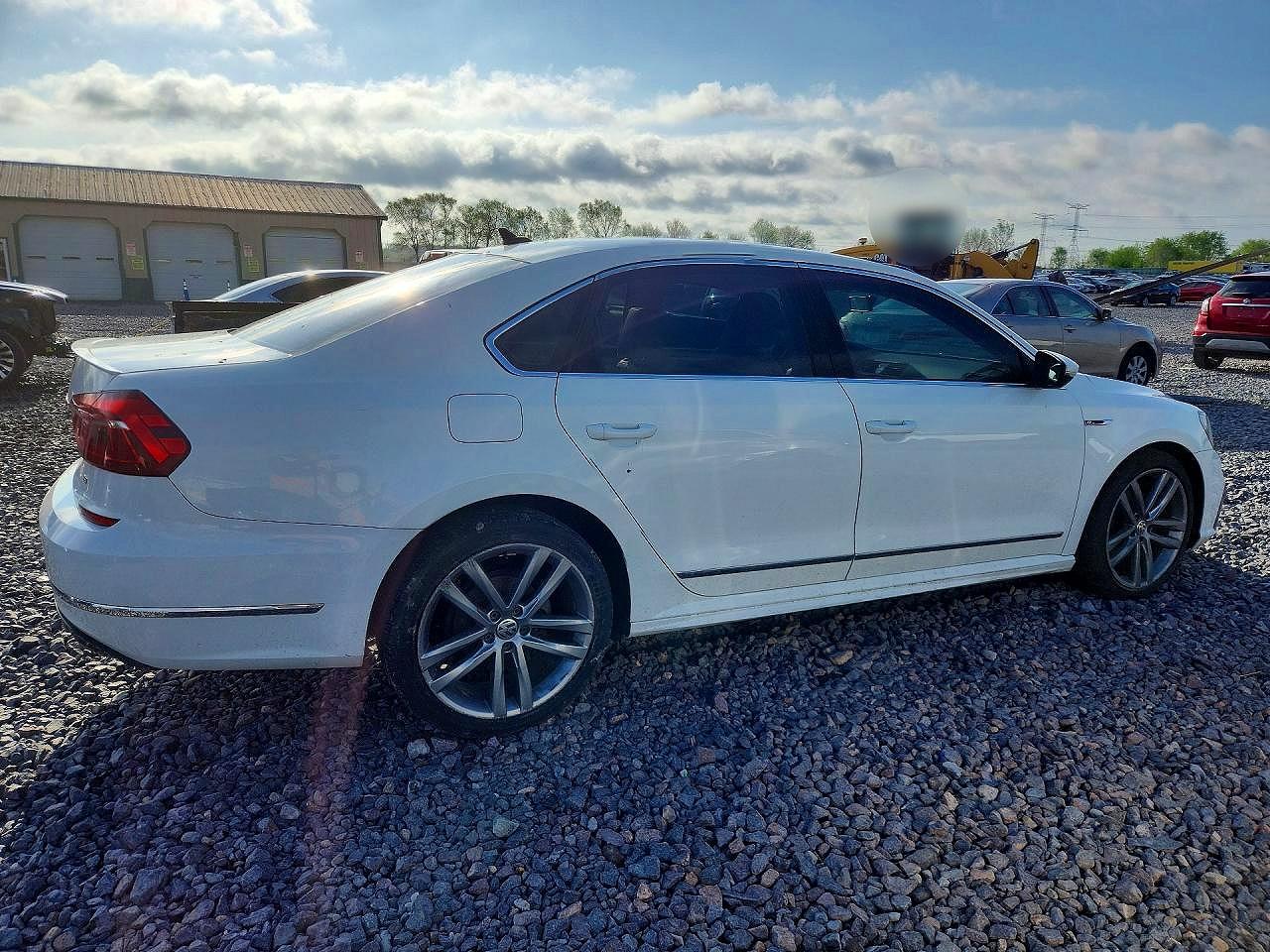 2017 VOLKSWAGEN PASSAT R-LINE — снимка 3