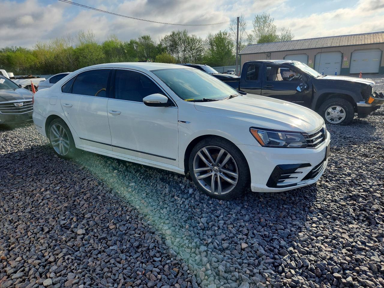 2017 VOLKSWAGEN PASSAT R-LINE — снимка 4