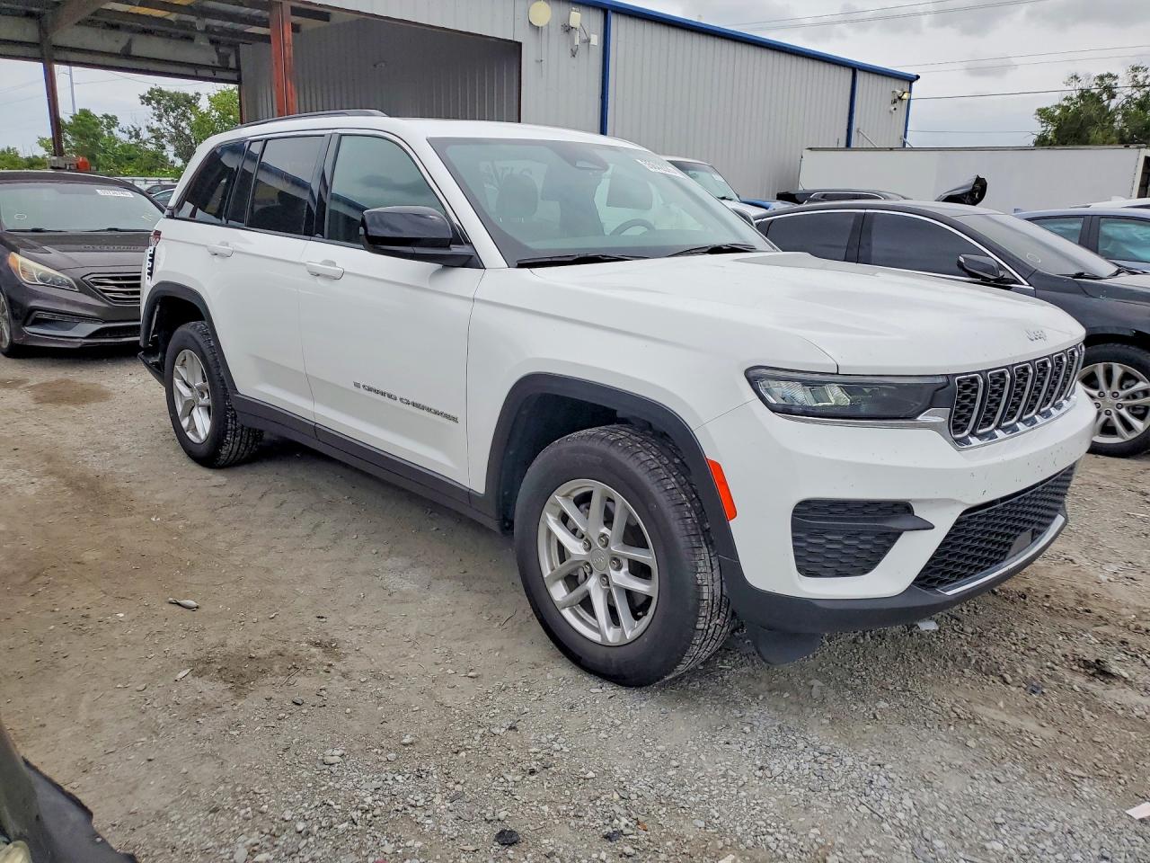 2024 JEEP GRAND CHEROKEE LAREDO — снимка 4