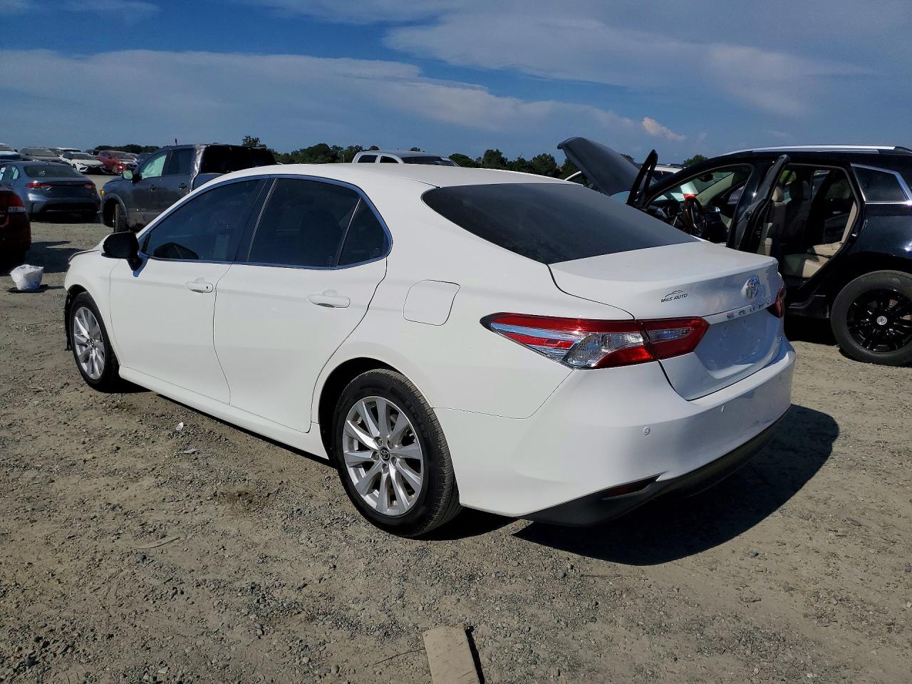 2018 TOYOTA CAMRY LE — снимка 2
