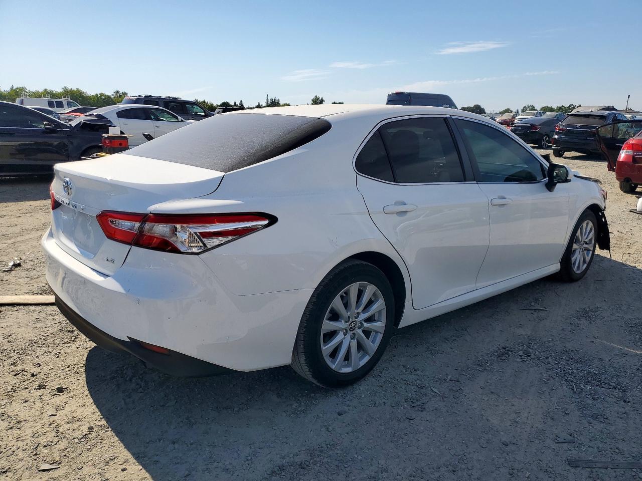 2018 TOYOTA CAMRY LE — снимка 3