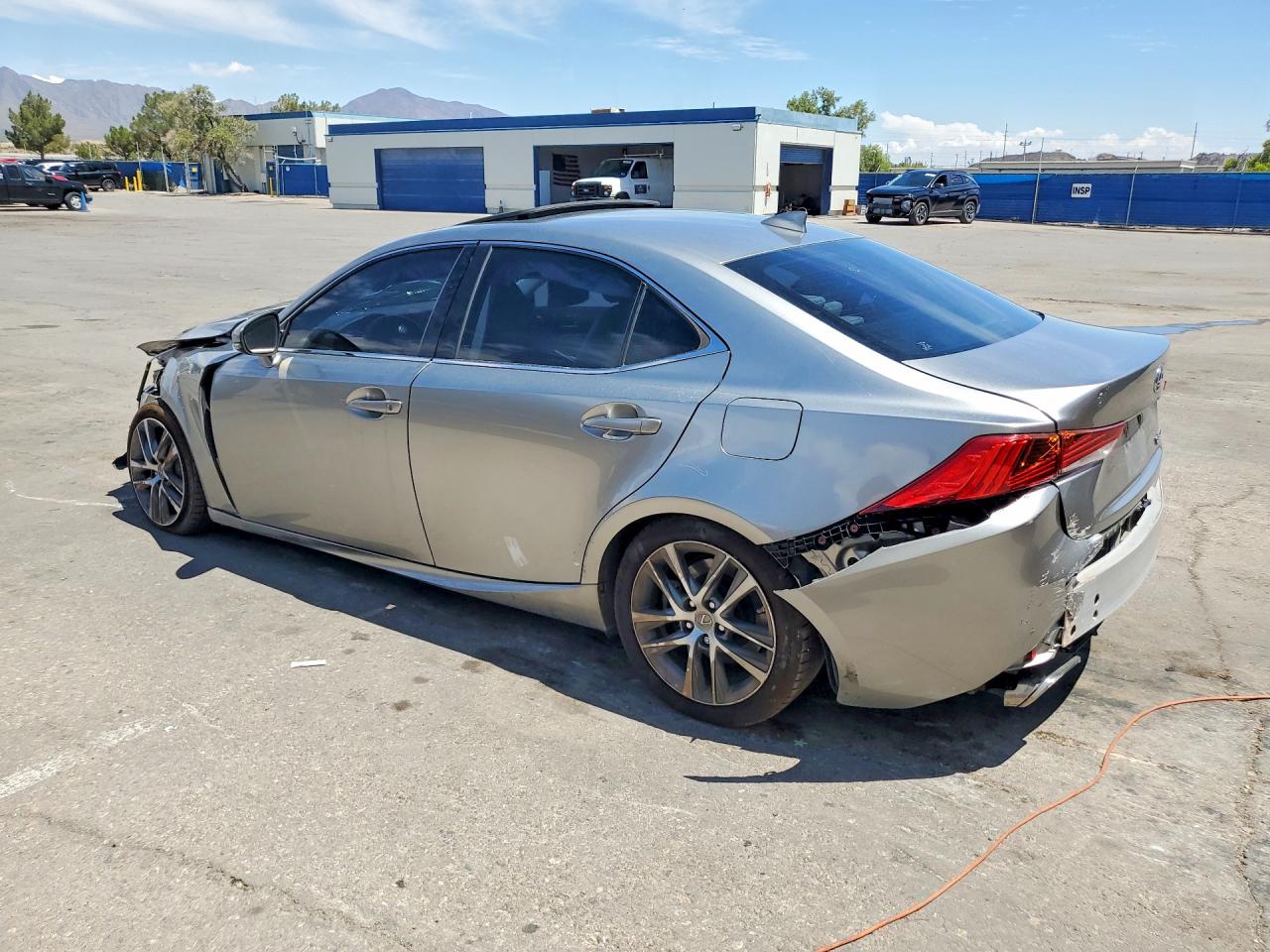 2019 LEXUS IS 300 — снимка 2