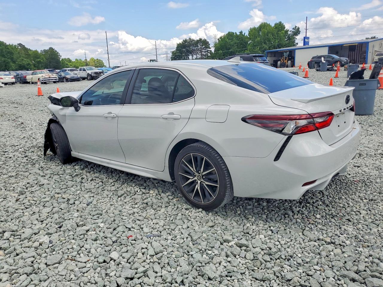 2024 TOYOTA CAMRY SE — снимка 2
