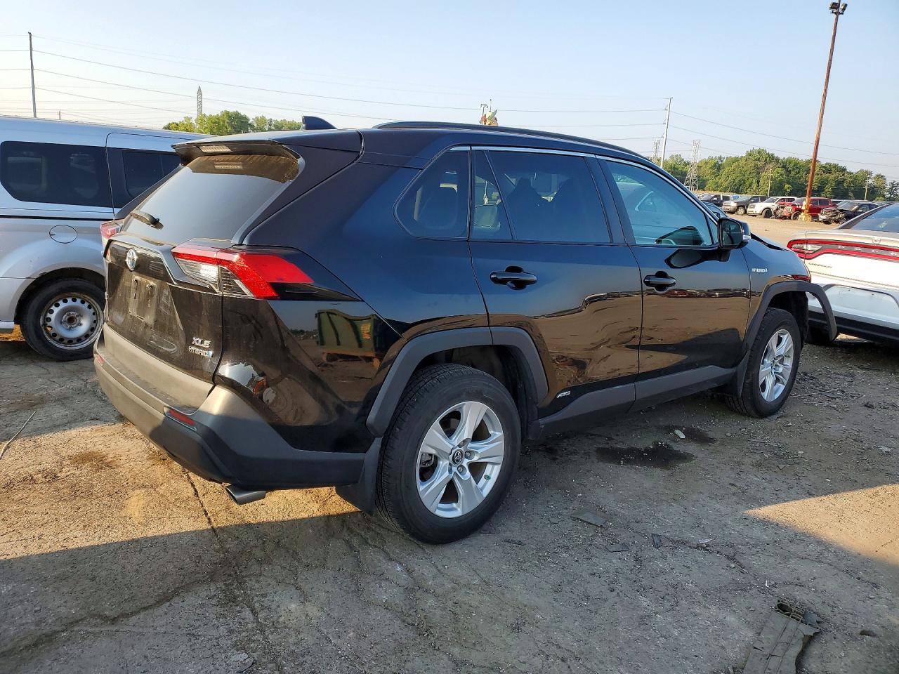 2019 TOYOTA RAV4 HYBRID XLE — снимка 3