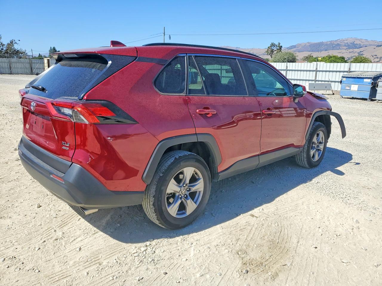 2025 TOYOTA RAV4 XLE — снимка 3