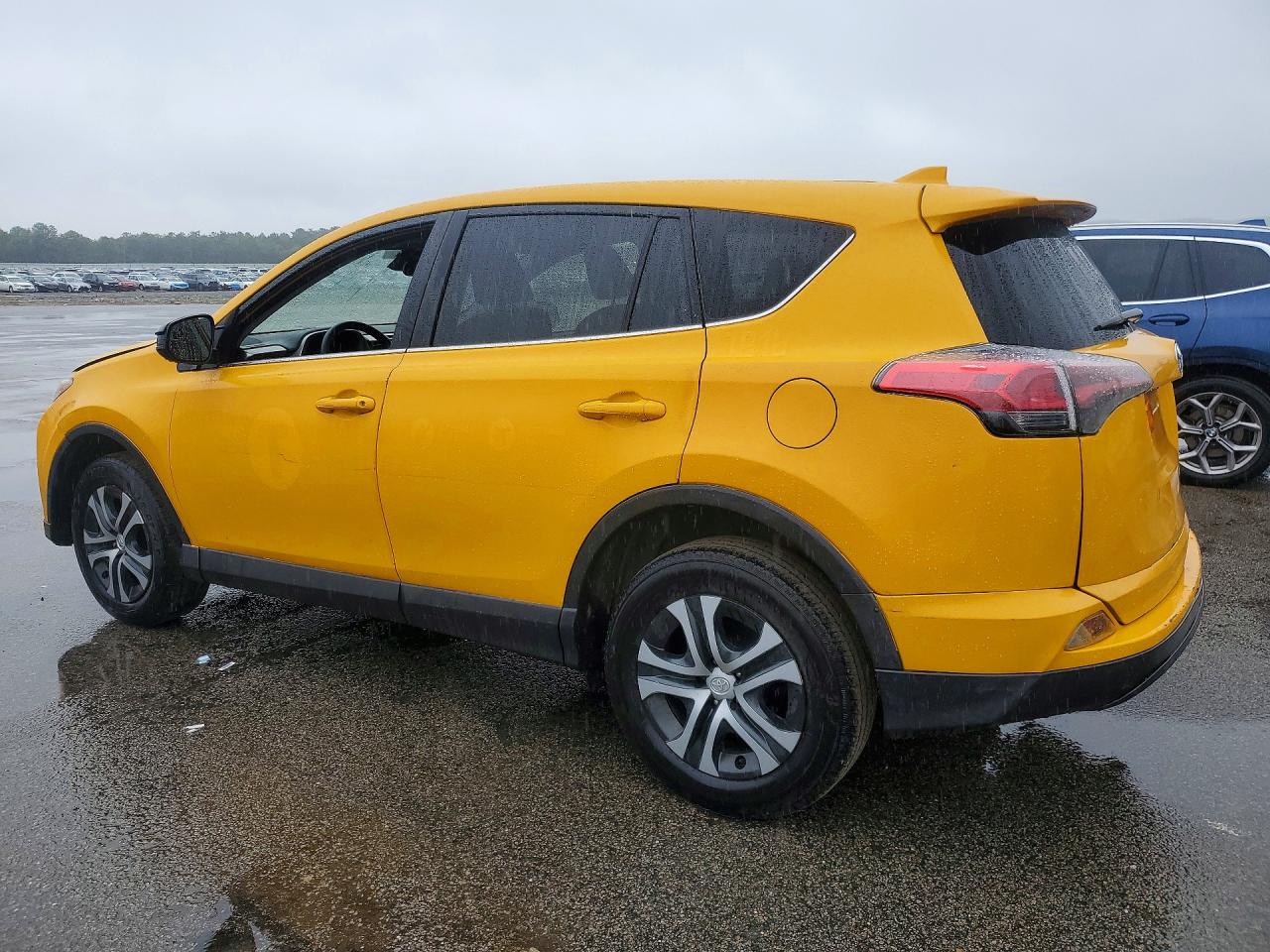 2018 TOYOTA RAV4 LE — снимка 2