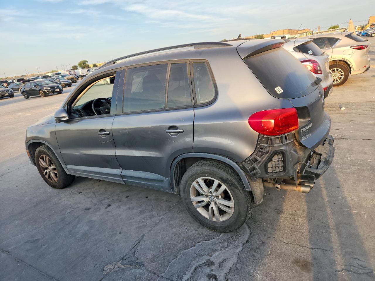 2016 VOLKSWAGEN TIGUAN S — снимка 2