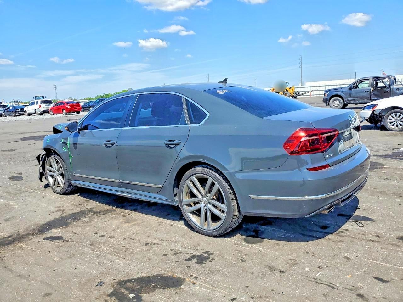 2017 VOLKSWAGEN PASSAT R-LINE — снимка 2