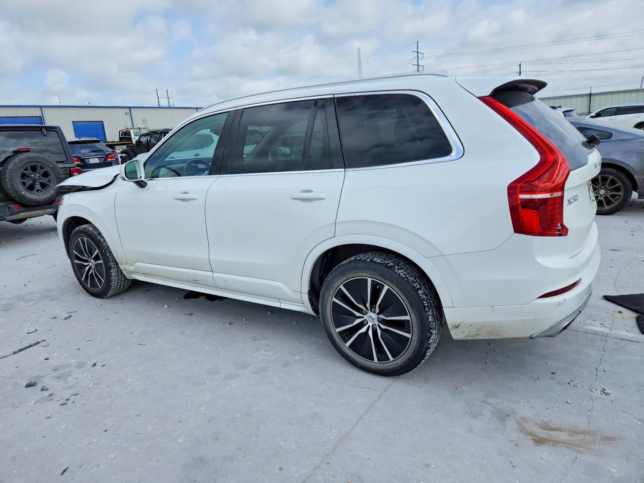 2020 VOLVO XC90 T5 MOMENTUM — снимка 2
