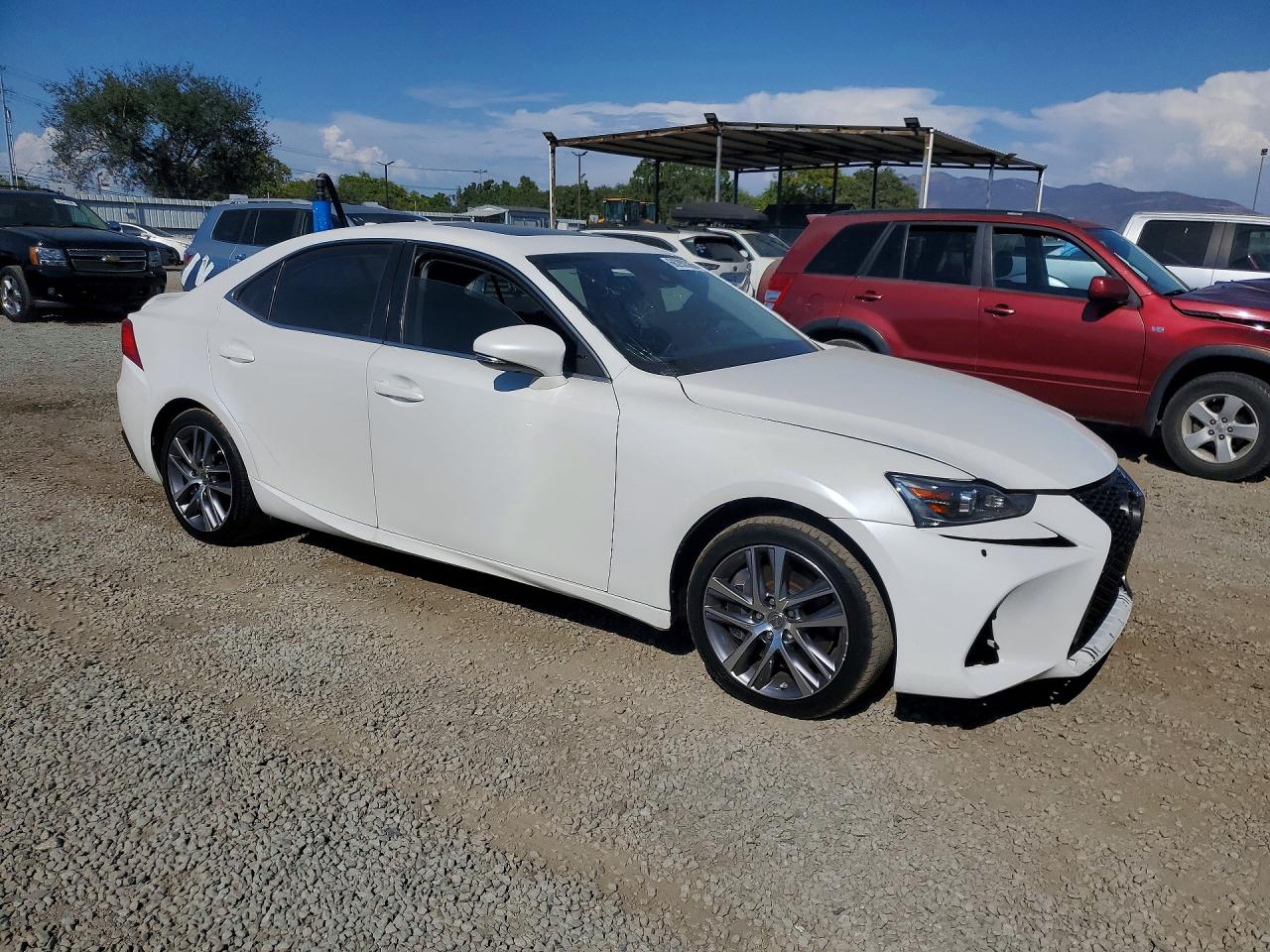 2019 LEXUS IS 300 — снимка 4