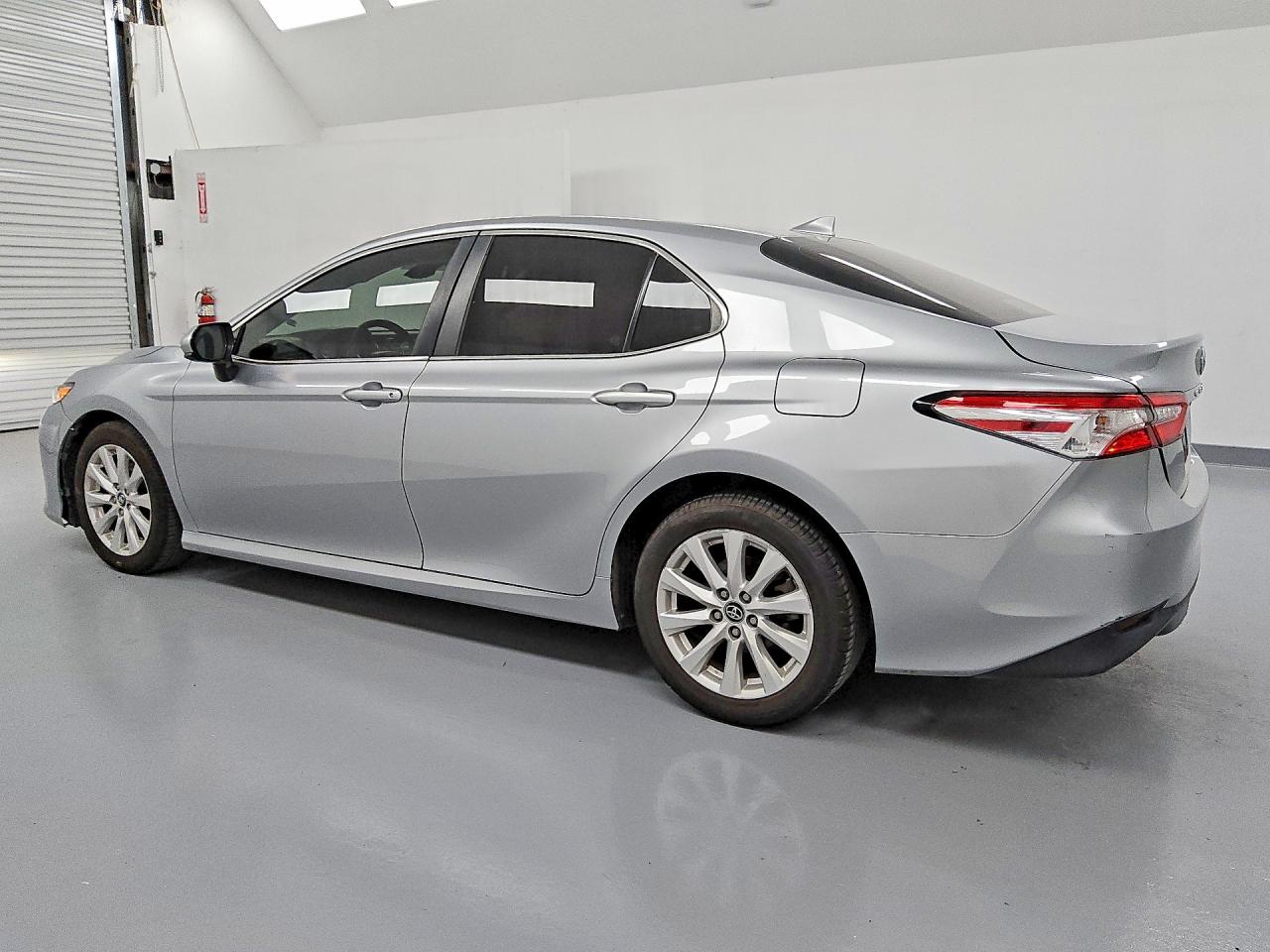 2020 TOYOTA CAMRY LE — снимка 2