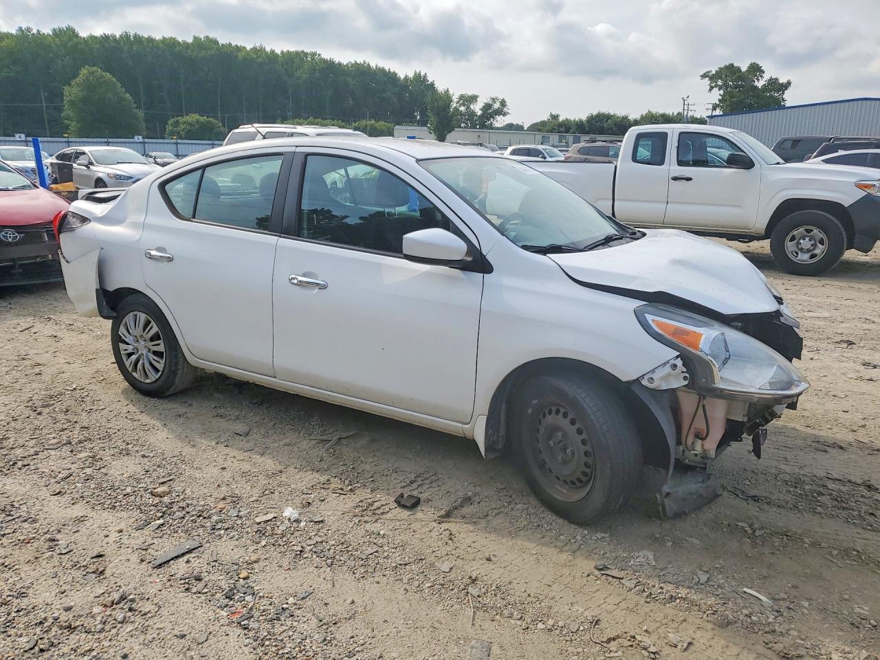 2015 NISSAN VERSA 1.6 SV — снимка 4