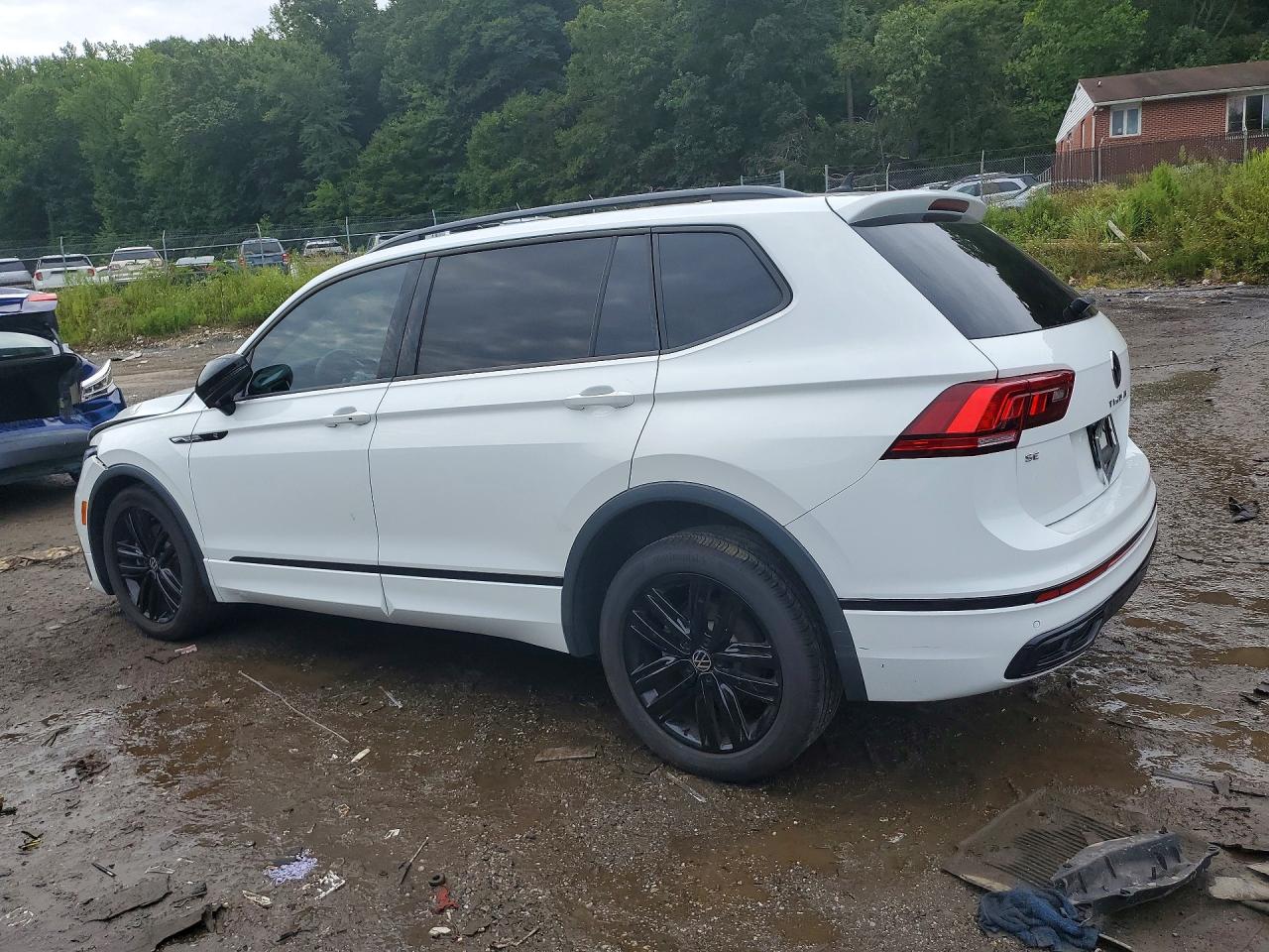 2022 VOLKSWAGEN TIGUAN SE R-LINE BLACK — снимка 2