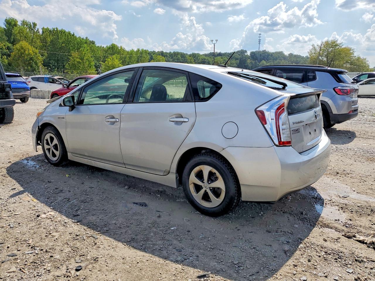 2015 TOYOTA PRIUS THREE — снимка 2