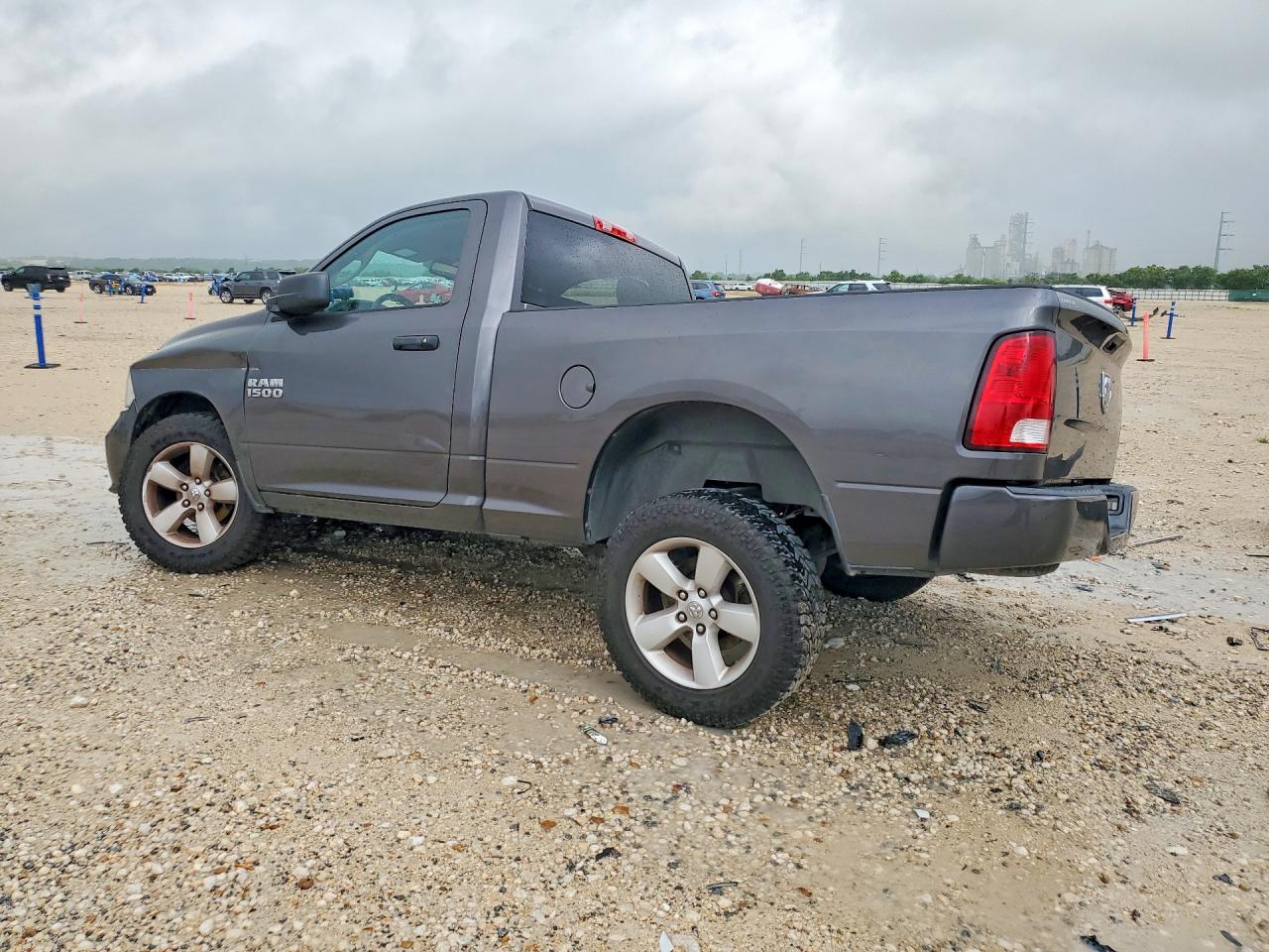 2015 RAM 1500 ST — снимка 2