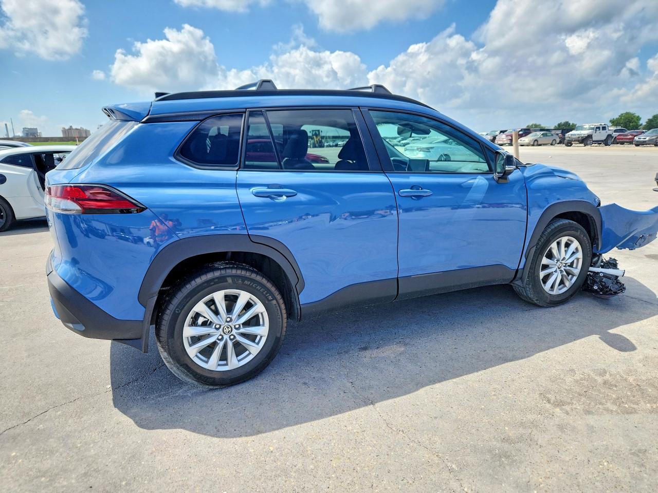 2026 TOYOTA COROLLA CROSS LE — снимка 3