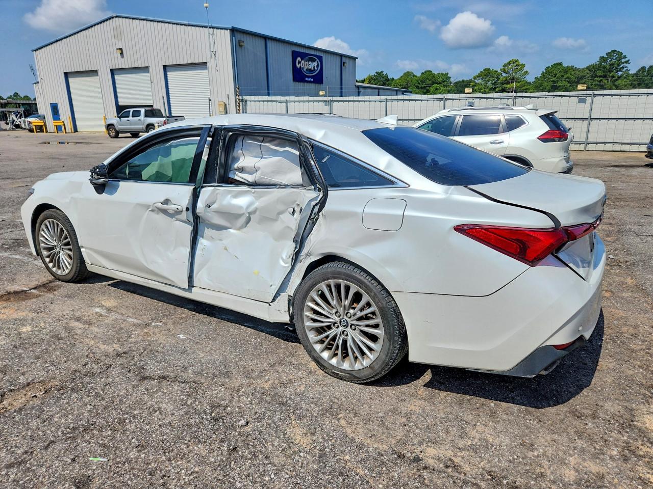 2019 TOYOTA AVALON LIMITED — снимка 2
