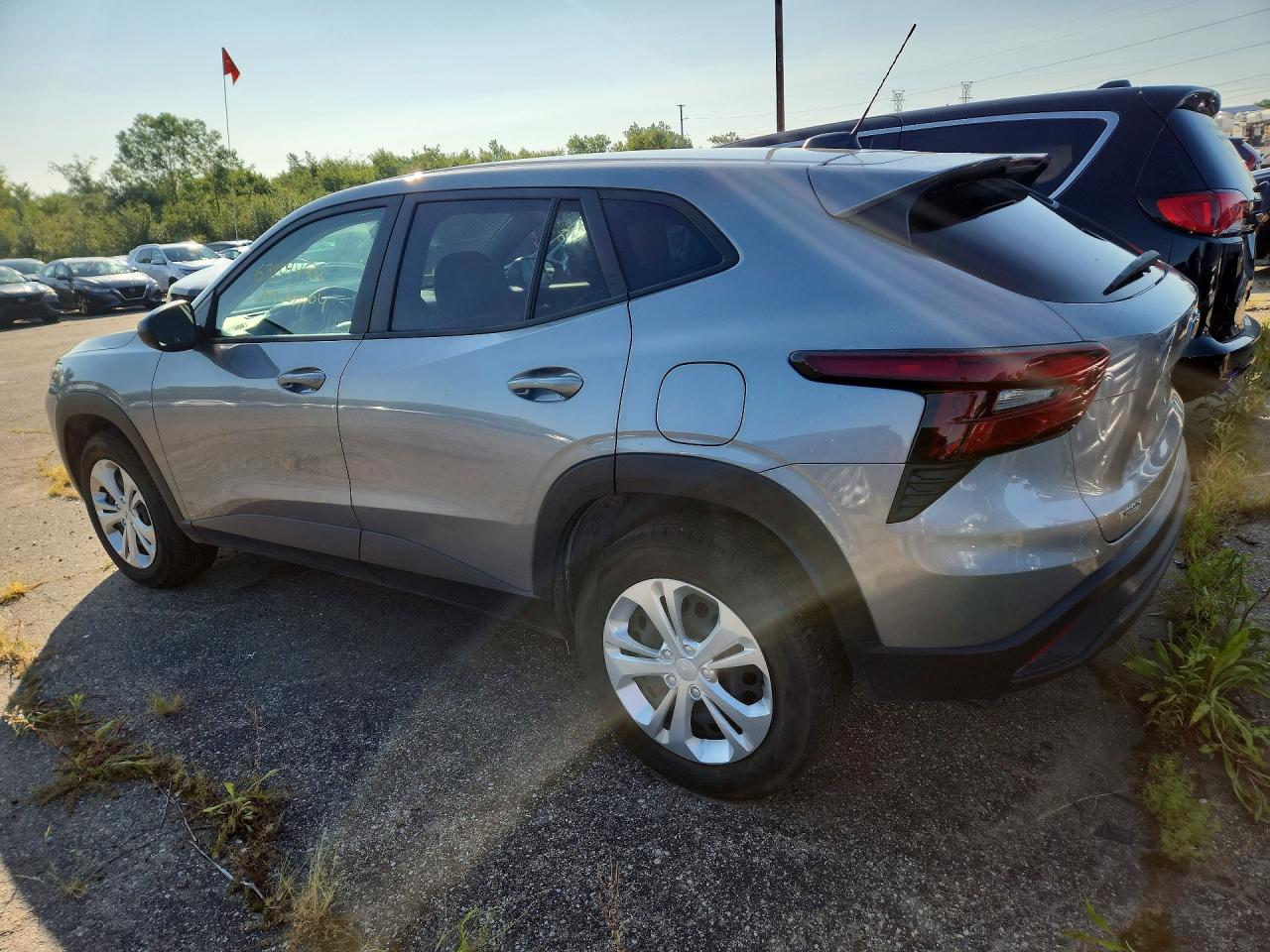 2025 CHEVROLET TRAX LS — снимка 2