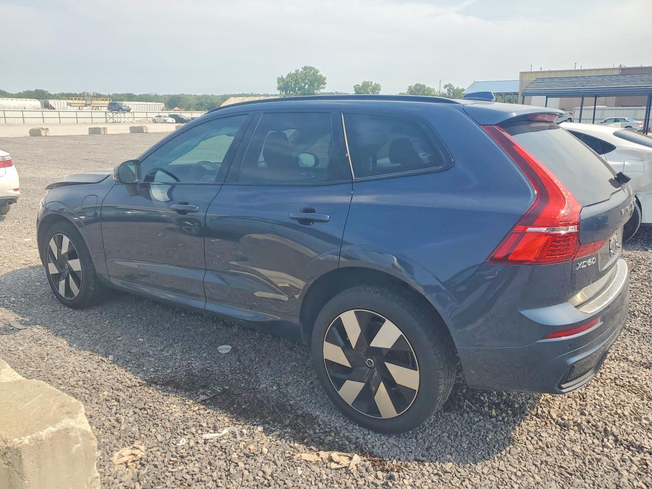 2025 VOLVO XC60 PLUS — снимка 2