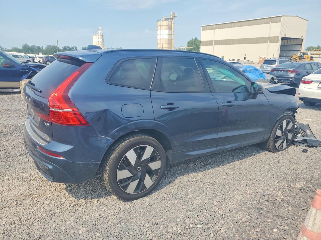 2025 VOLVO XC60 PLUS — снимка 3