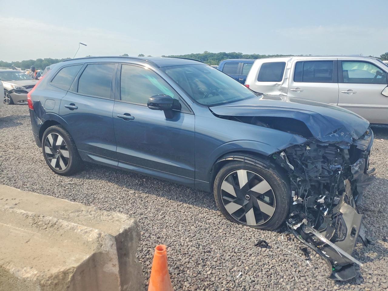 2025 VOLVO XC60 PLUS — снимка 4