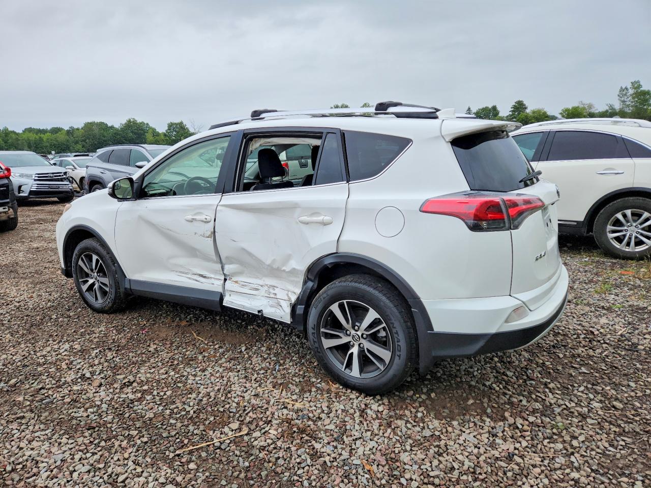 2016 TOYOTA RAV4 XLE — снимка 2