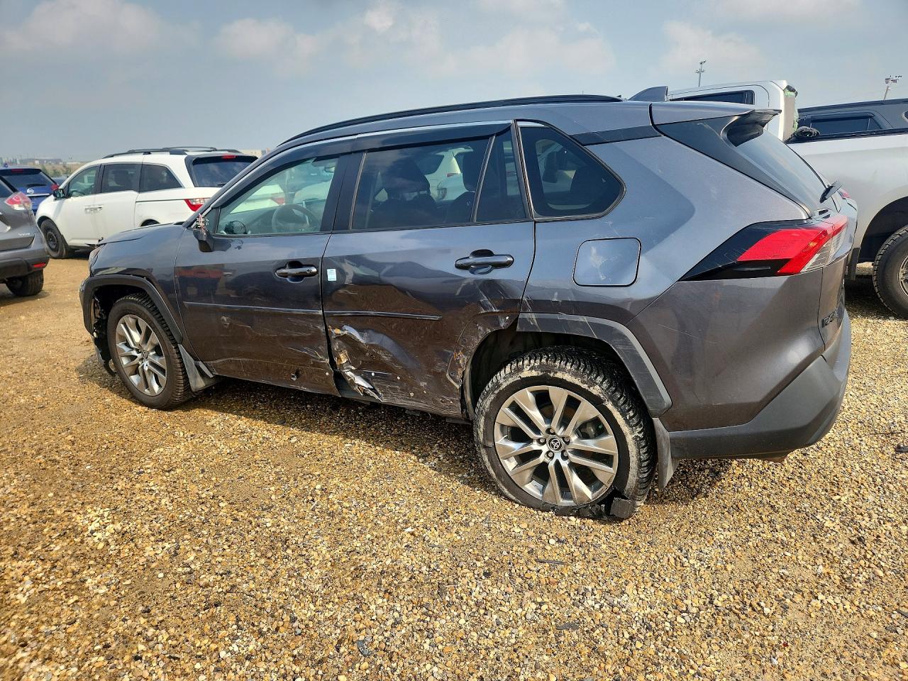 2022 TOYOTA RAV4 XLE — снимка 2