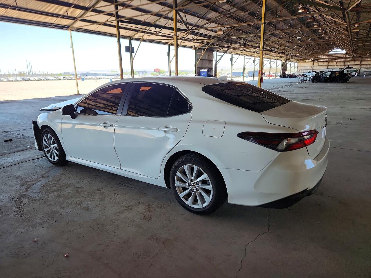 2021 TOYOTA CAMRY LE — снимка 2