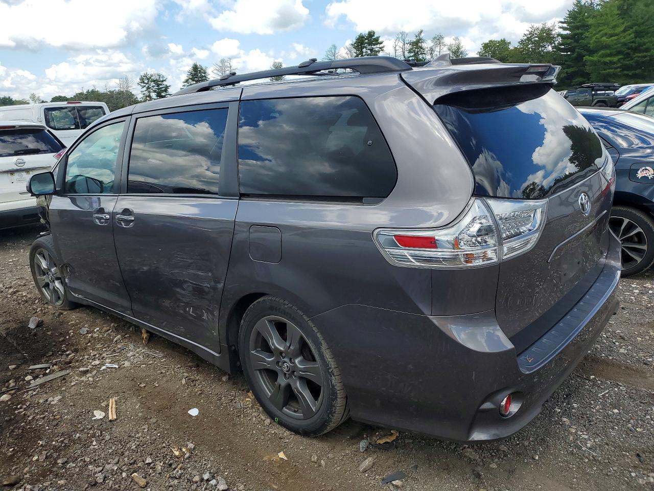 2018 TOYOTA SIENNA SE PREMIUM 8-PASSENGER — снимка 2