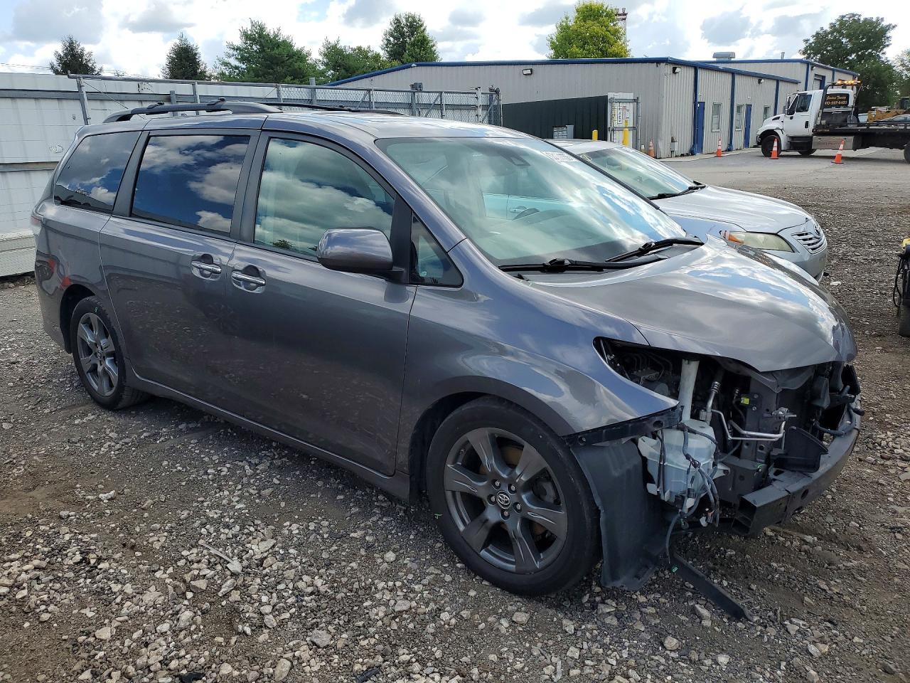 2018 TOYOTA SIENNA SE PREMIUM 8-PASSENGER — снимка 4