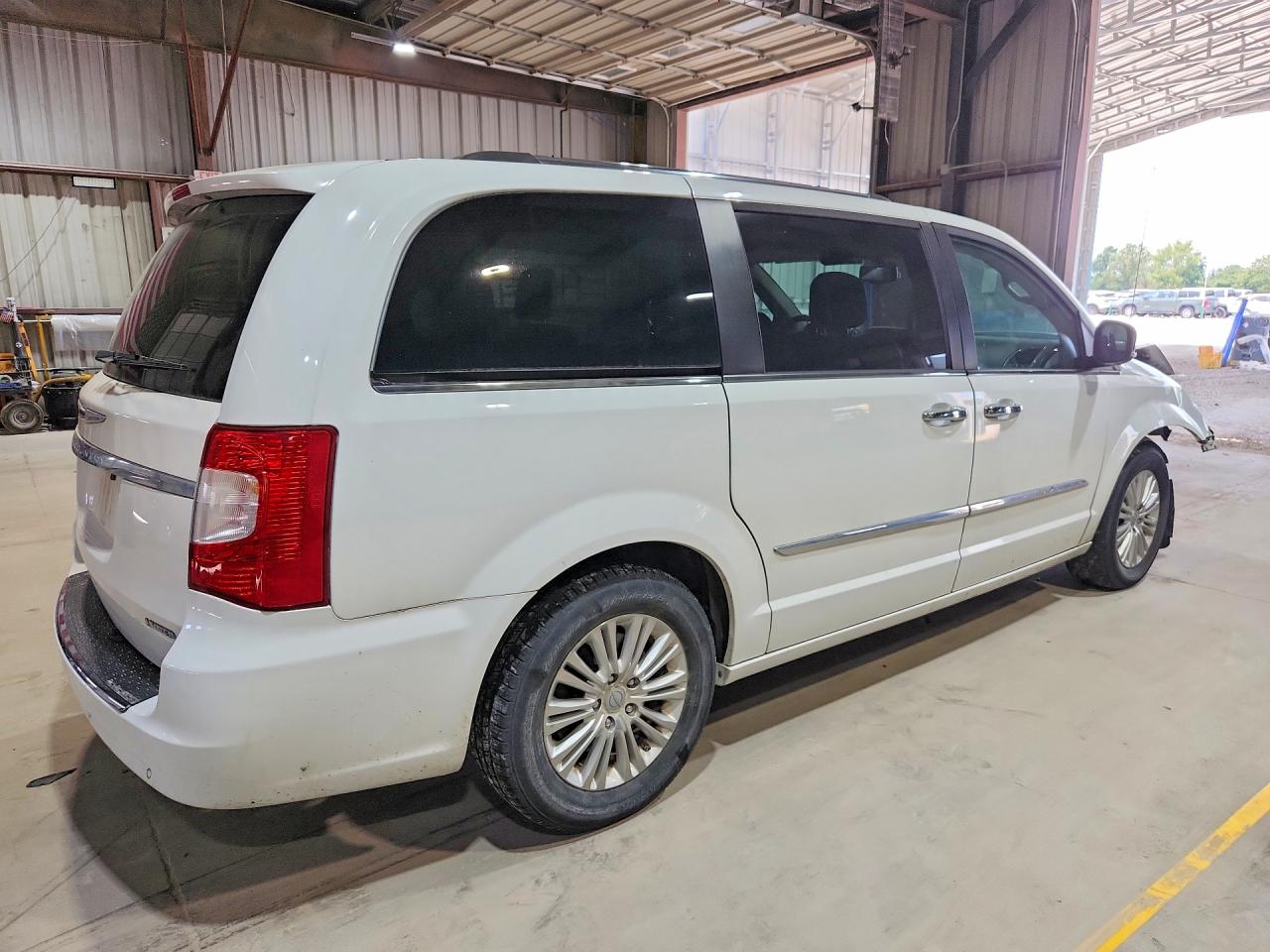 2016 CHRYSLER TOWN & COUNTRY LIMITED — снимка 3