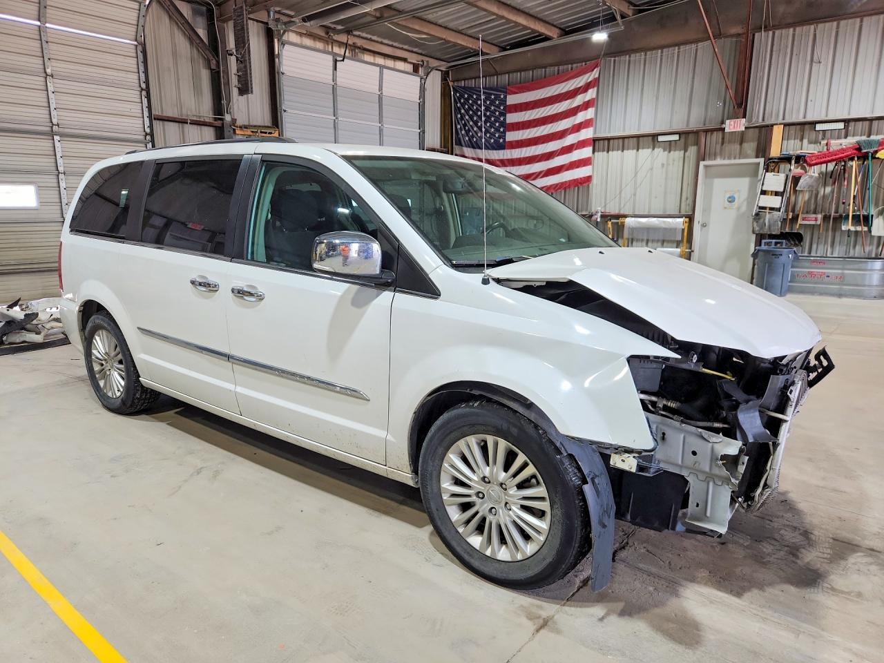 2016 CHRYSLER TOWN & COUNTRY LIMITED — снимка 4