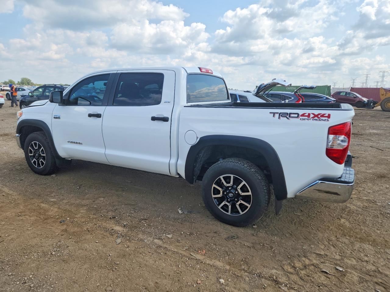 2017 TOYOTA TUNDRA SR5 — снимка 2