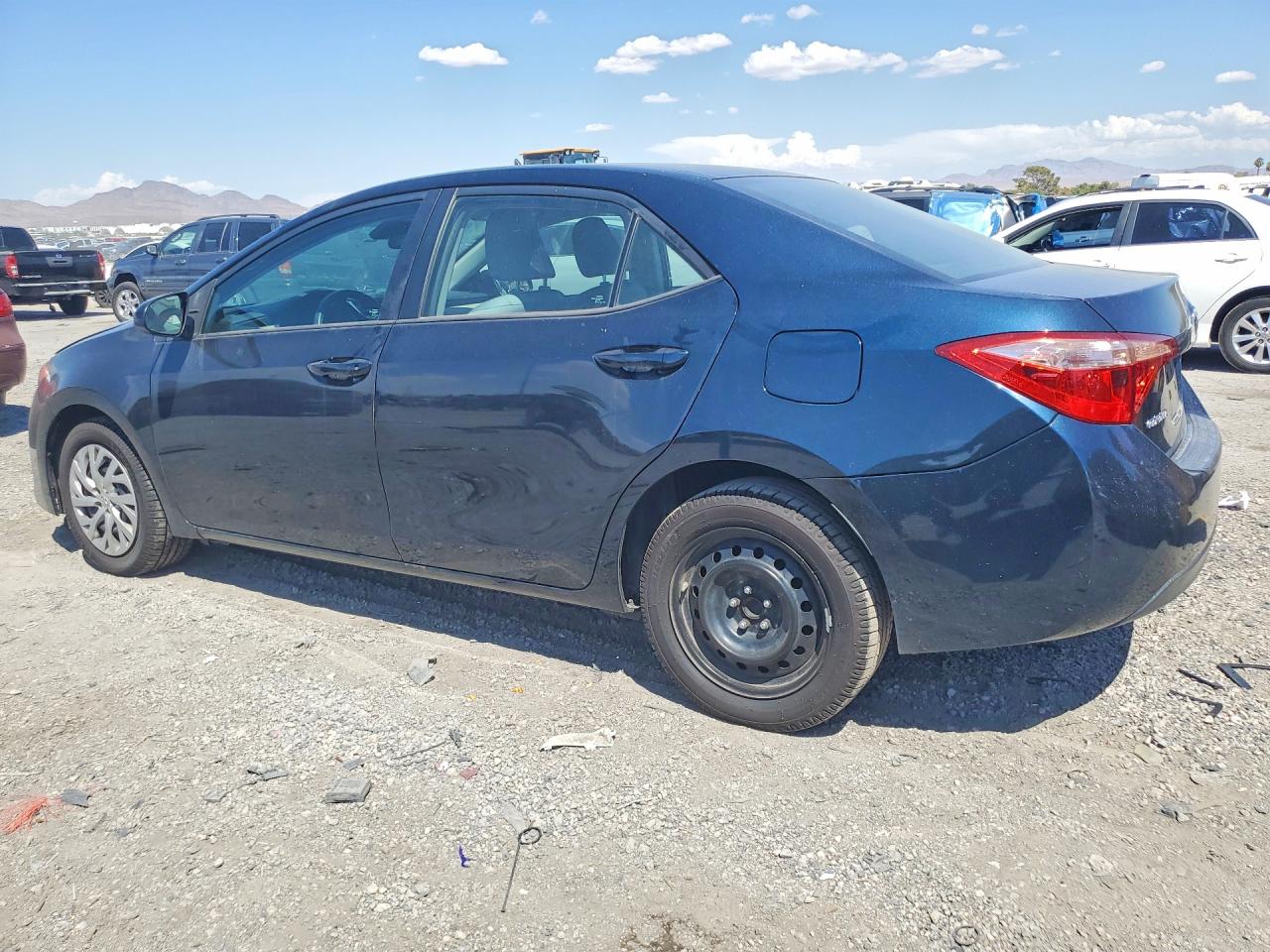 2017 TOYOTA COROLLA LE — снимка 2