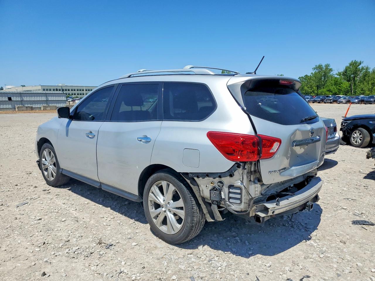 2018 NISSAN PATHFINDER SL — снимка 2