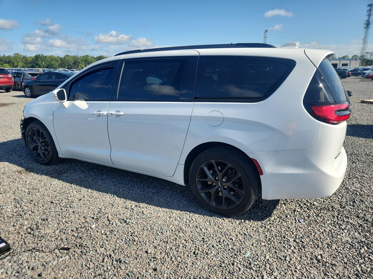 2022 CHRYSLER PACIFICA TOURING L — снимка 2
