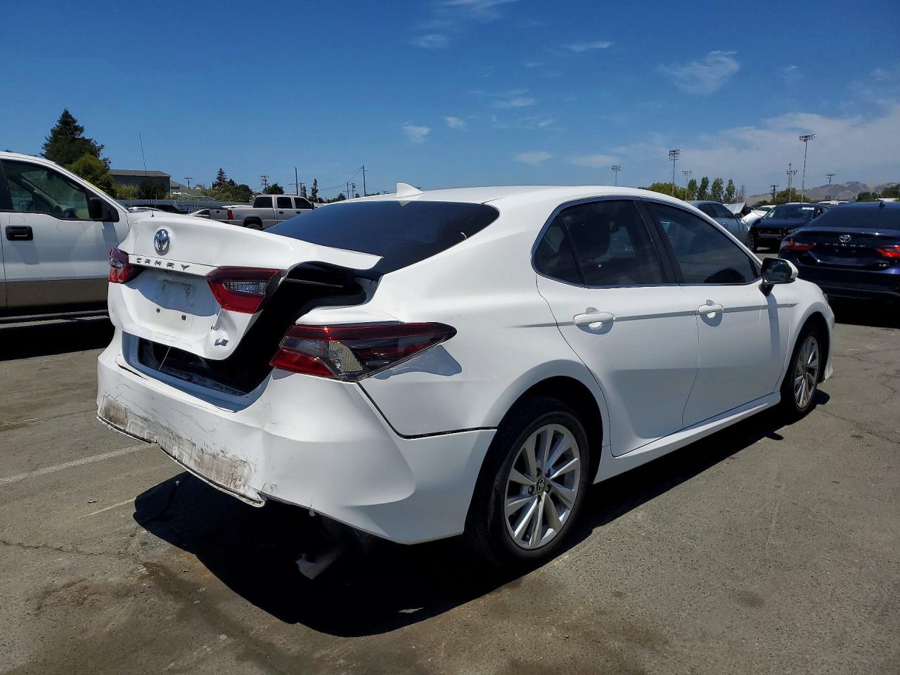 2021 TOYOTA CAMRY LE — снимка 3