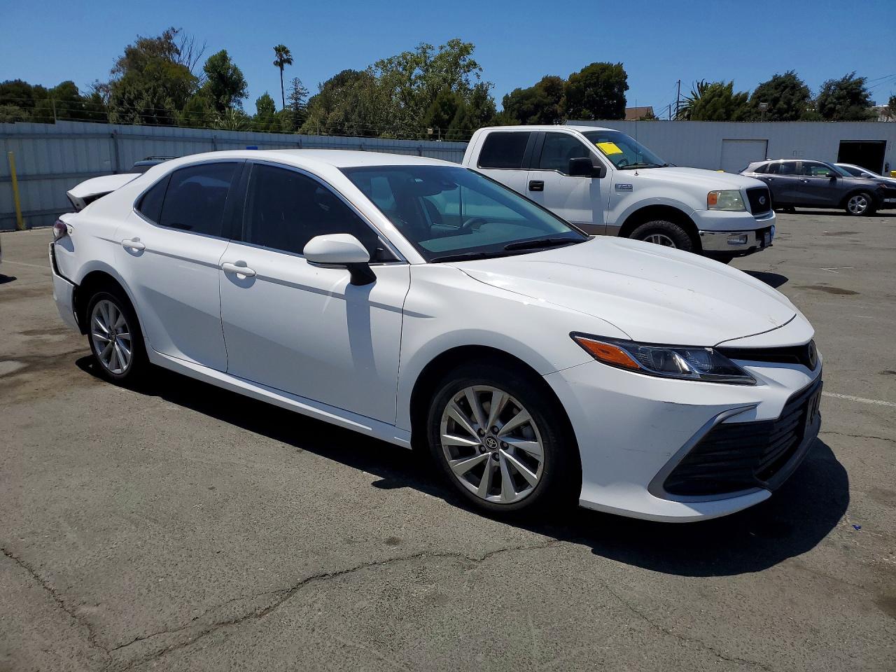 2021 TOYOTA CAMRY LE — снимка 4